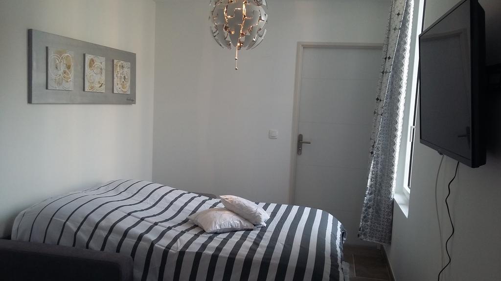 Appartement La Pomme D'Or LʼIsle-sur-la-Sorgue Buitenkant foto