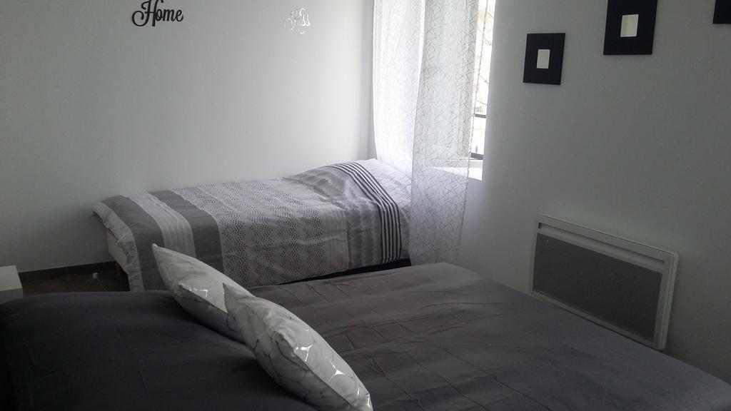 Appartement La Pomme D'Or LʼIsle-sur-la-Sorgue Buitenkant foto