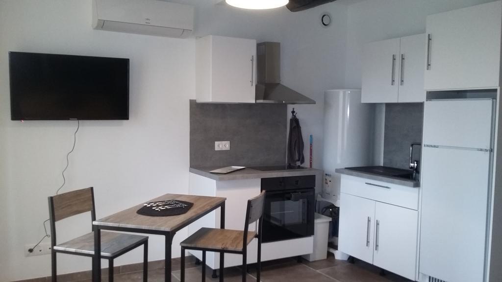 Appartement La Pomme D'Or LʼIsle-sur-la-Sorgue Buitenkant foto