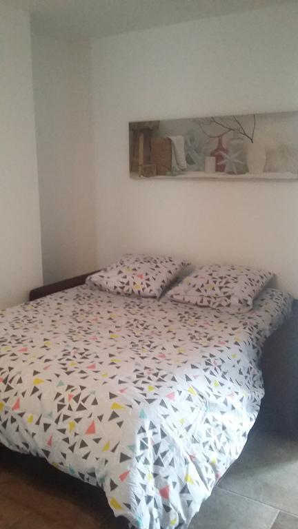 Appartement La Pomme D'Or LʼIsle-sur-la-Sorgue Buitenkant foto