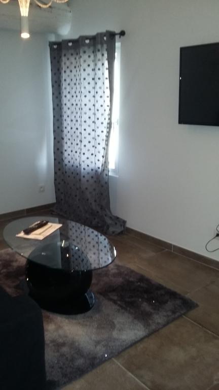Appartement La Pomme D'Or LʼIsle-sur-la-Sorgue Buitenkant foto